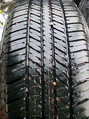 ขายยางป้ายแดง265 65 17ปี13มีตุ่มมีสีทุกเส้น