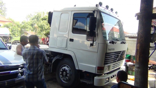 ขายหัวลาก VOLVO FL10 320แรง  สภาพดีพร้อมใช้งาน