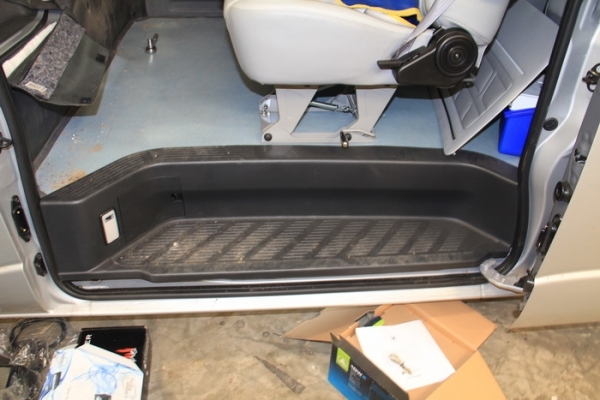 ขายบันไดพลาสติกทางขึ้น รถตู้ มีของจำนวนมาก