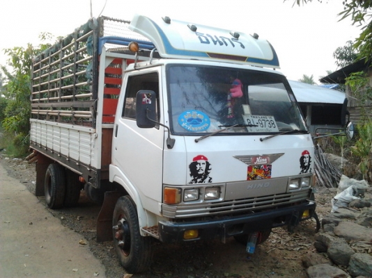 HINO KM777 - 117 HP WO4D กระบะคอกเหล็กยาว 4.30 เมตรสภาพอย่างสวย หัวเก๋งสีบางเดิมๆสวยจัด ภายในคอนโซลสวย เบาะนั่งไม่มีขาด เครื่องเสียง แอร์เย็น พวงมาลัยเพาเวอร์ ช่วงล่างใหญ่คัชซีสวยมาก F หน้า F หลังครบ ยาง 8.25 ขอบ 16 สภาพดีพร้อมบรรทุกพร้อมใช้งาน เอกสารทะเบ HINO KM777 - 117 HP WO4D กระบะคอกเหล็กยาว 4.30 เมตรสภาพอย่างสวย หัวเก๋งสีบางเดิมๆสวยจัด ภายในคอนโซลสวย เบาะนั่งไม่มีขาด เครื่องเสียง แอร์เย็น พวงมาลัยเพาเวอร์ ช่วงล่างใหญ่คัชซีสวยมาก F หน้า F หลังครบ ยาง 8.25 ขอบ 16 สภาพดีพร้อมบรรทุกพร้อมใช้งาน เอกสารทะเบ