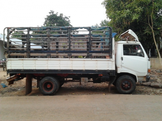 HINO KM777 - 117 HP WO4D กระบะคอกเหล็กยาว 4.30 เมตรสภาพอย่างสวย หัวเก๋งสีบางเดิมๆสวยจัด ภายในคอนโซลสวย เบาะนั่งไม่มีขาด เครื่องเสียง แอร์เย็น พวงมาลัยเพาเวอร์ ช่วงล่างใหญ่คัชซีสวยมาก F หน้า F หลังครบ ยาง 8.25 ขอบ 16 สภาพดีพร้อมบรรทุกพร้อมใช้งาน เอกสารทะเบ HINO KM777 - 117 HP WO4D กระบะคอกเหล็กยาว 4.30 เมตรสภาพอย่างสวย หัวเก๋งสีบางเดิมๆสวยจัด ภายในคอนโซลสวย เบาะนั่งไม่มีขาด เครื่องเสียง แอร์เย็น พวงมาลัยเพาเวอร์ ช่วงล่างใหญ่คัชซีสวยมาก F หน้า F หลังครบ ยาง 8.25 ขอบ 16 สภาพดีพร้อมบรรทุกพร้อมใช้งาน เอกสารทะเบ