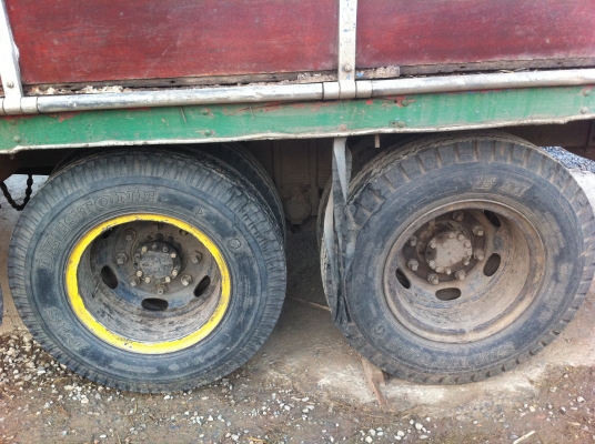 ขายรถบรรทุก 10 ล้อ ISUZU หัวยาว 2 เพลา เครื่อง 165 แรงม้า ยางดี 10 เส้น สภาพรถพร้อมใช้ ยางดี 10 เส้น คัสซีสวย ราคาต่อรอง เครื่อง 6BD1-331423 มีสโลย์ พวงมาลัยพาวเวอร์