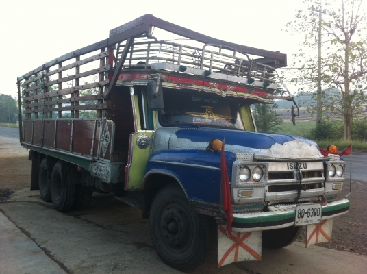 ขายรถบรรทุก 10 ล้อ ISUZU หัวยาว 2 เพลา เครื่อง 165 แรงม้า ยางดี 10 เส้น สภาพรถพร้อมใช้ ยางดี 10 เส้น คัสซีสวย ราคาต่อรอง เครื่อง 6BD1-331423 มีสโลย์ พวงมาลัยพาวเวอร์