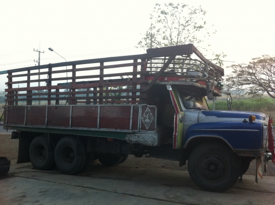 ขายรถบรรทุก 10 ล้อ ISUZU หัวยาว 2 เพลา เครื่อง 165 แรงม้า ยางดี 10 เส้น สภาพรถพร้อมใช้ ยางดี 10 เส้น คัสซีสวย ราคาต่อรอง เครื่อง 6BD1-331423 มีสโลย์ พวงมาลัยพาวเวอร์