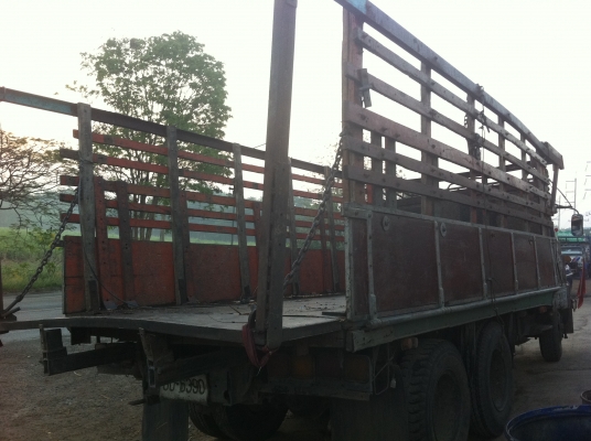 ขายรถบรรทุก 10 ล้อ ISUZU หัวยาว 2 เพลา เครื่อง 165 แรงม้า ยางดี 10 เส้น สภาพรถพร้อมใช้ ยางดี 10 เส้น คัสซีสวย ราคาต่อรอง เครื่อง 6BD1-331423 มีสโลย์ พวงมาลัยพาวเวอร์