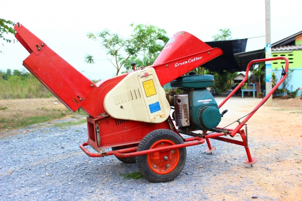 เครื่องย่อยกิ่งไม้คุณภาพดีจากญี่ปุ่น เครื่องย่อยกิ่งไม้คุณภาพดีจากญี่ปุ่น