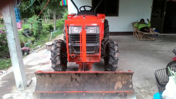 ขายรถไถ 34 แรง DI พร้อมลุยงาน อุปกร2ชิ้น ราคา 190000