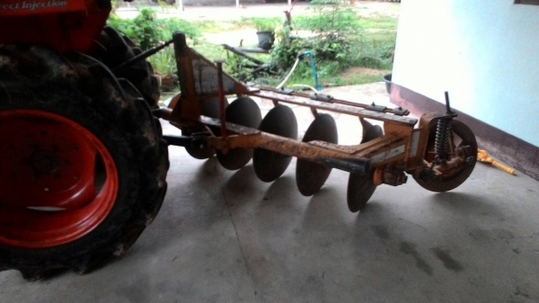 ขายรถไถ 34 แรง DI พร้อมลุยงาน อุปกร2ชิ้น ราคา 190000