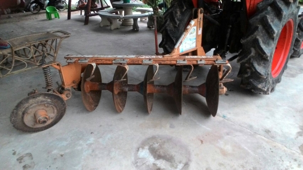 ขายรถไถ 34 แรง DI พร้อมลุยงาน อุปกร2ชิ้น ราคา 190000