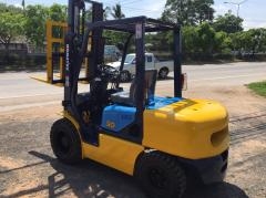 ขายด่วนรถยกเครื่องยนต์ดีเซล KOMATSU FD30-12 เครื่องยนต์ ISUZU C240 เกียร์ออโต้ เสาสูง 3 เมตร