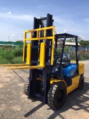 ขายด่วนรถยกเครื่องยนต์ดีเซล KOMATSU FD30-12 เครื่องยนต์ ISUZU C240 เกียร์ออโต้ เสาสูง 3 เมตร
