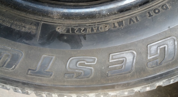 ขายยาง Bridgestone Dueler 245 70 16 ปี 12