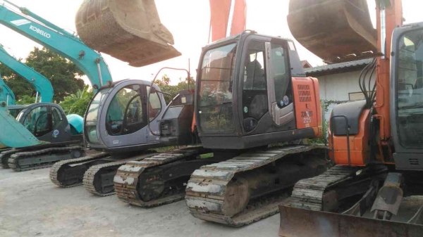 ขาย HITACHI ZX 225US-3 มาใหม่ สภาพสวย  ยังไม่เคยใช้งานในไทย  สนใจโทร  089-3818694  ดวงนภา
