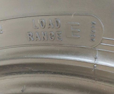 ขายยาง MT 285/75/16 MADE IN USA สวยๆ