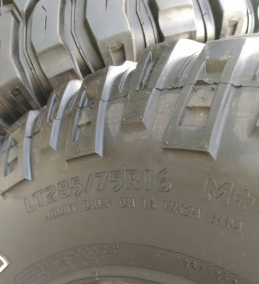 ขายยาง MT 285/75/16 MADE IN USA สวยๆ