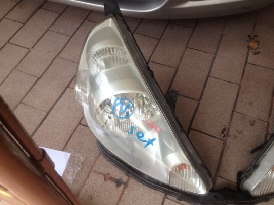 ไฟหน้า HONDA JAZZ GD เป็นไฟซีน่อนเเท้เก่าญีปุ่นสภาพสวยใสไม่ได้ขัดคู่ละ