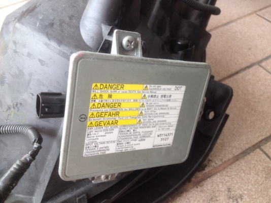 ไฟหน้า HONDA JAZZ GD เป็นไฟซีน่อนเเท้เก่าญีปุ่นสภาพสวยใสไม่ได้ขัดคู่ละ