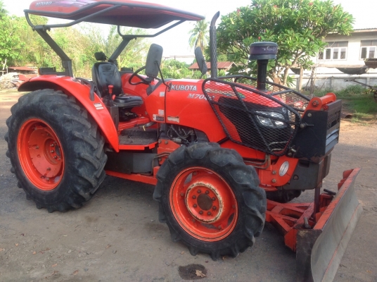 แทรกเตอร์คูโบต้าเอ็ม 7040 สภาพดีมากพร้อมใช้งาน รถเดิมทั้งคันไม่เคยสี มีผานดันและผานหลังด้วย