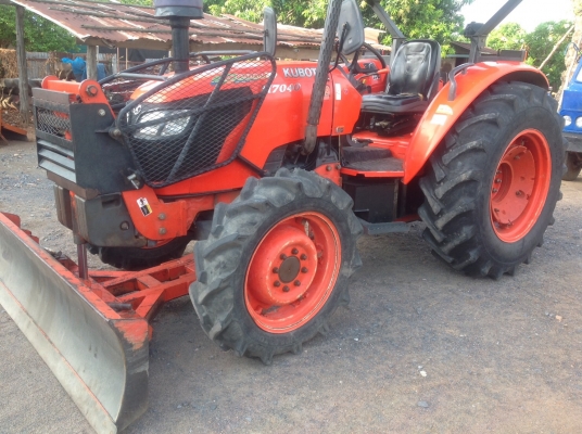 แทรกเตอร์คูโบต้าเอ็ม 7040 สภาพดีมากพร้อมใช้งาน รถเดิมทั้งคันไม่เคยสี มีผานดันและผานหลังด้วย แทรกเตอร์คูโบต้าเอ็ม 7040 สภาพดีมากพร้อมใช้งาน รถเดิมทั้งคันไม่เคยสี มีผานดันและผานหลังด้วย