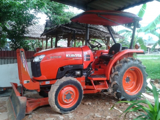 Kubota อุปกรณ์ติดรถมีใบมีดดันหน้าเท่านั้นคะ Kubota อุปกรณ์ติดรถมีใบมีดดันหน้าเท่านั้นคะ