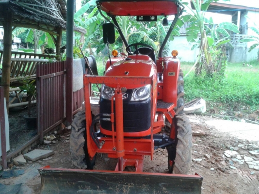 Kubota อุปกรณ์ติดรถมีใบมีดดันหน้าเท่านั้นคะ Kubota อุปกรณ์ติดรถมีใบมีดดันหน้าเท่านั้นคะ