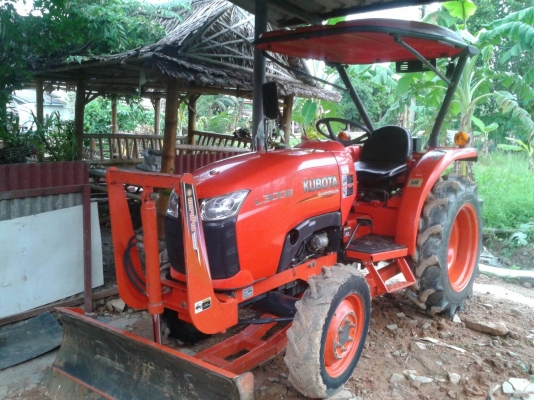 Kubota อุปกรณ์ติดรถมีใบมีดดันหน้าเท่านั้นคะ Kubota อุปกรณ์ติดรถมีใบมีดดันหน้าเท่านั้นคะ