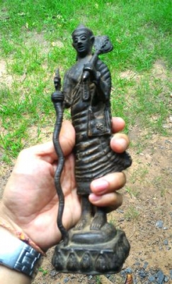 พระพุทธเจ้า ปางธุดงค์ ของเก่าแท้ ถือไม้เท้าพญานาค เด่นทางเมตตาค้าขายมีโชคลาภ เดินทางปลอดภัย สูง 10นิ้ว ฐานฝังลูกแก้วสารพัดนึก