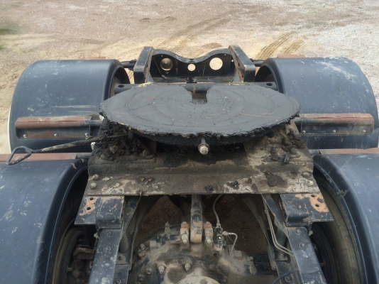 หัวลาก  320 แรง ปี 51 (( รถน้ำมัน ))  สภาพพร้อมใช้งาน  ราคา  1,400,000  บาท