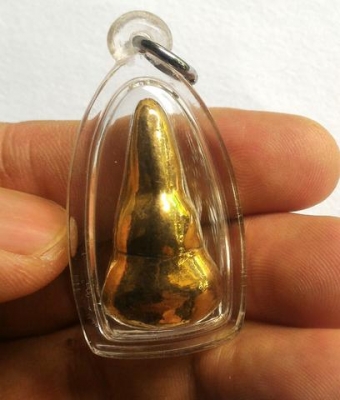 ปิดตาหัวจรวด ปิดตาทรงเจดีย์ เนื้อทอง สวยแปลก เลี่ยมพร้อมใช้