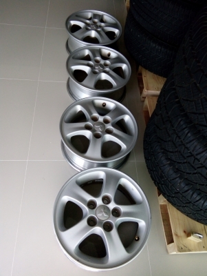 ขายล้อแม็กขอบ 15 5รู ไทรทัน 4ล้อ ขาย 3,500 บ.