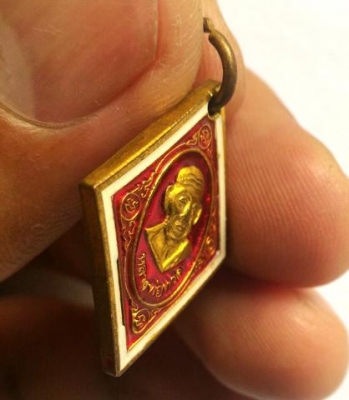 หลวงปู่ทวด ข้าวหลามตัดลงยาเก่าๆ หลังยันต์ ตอกโค๊ด เนื้อทองเหลือง พระแท้พระดี สวยมากครับ