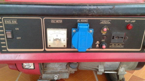 ขายเครื่องปันไฟ220Vใช้งานปกติลดเหลือ3500บาท ขายเครื่องปันไฟ220Vใช้งานปกติลดเหลือ3500บาท