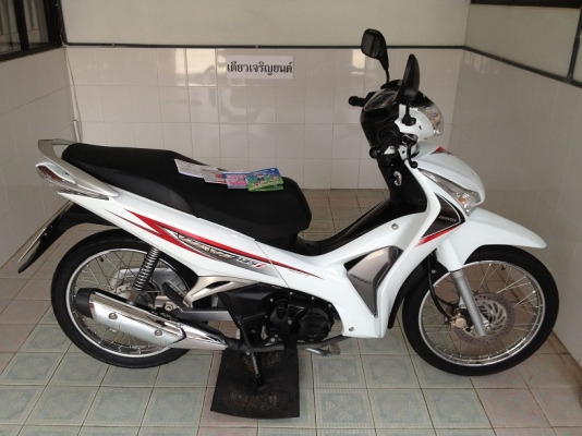 Wave125i มือเดียว สต๊าดมือ วิ่ง8000 ปี57 (ของแถม 4 รายการ)