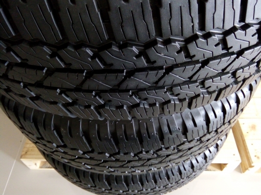 ขายยางบริดสโตน693  265/65R17 ถอดป้ายแดงรีโว่ตัวท็อป ขาย 18,500บ.