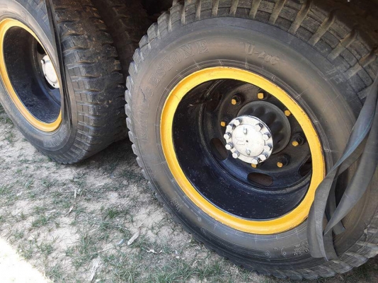 ขายสิบล้อหน้ายาว เพลาเดียว เครื่อง 6BG 175แรง เกียร์ร็อค ช่วงล่างร็อคยกแท่น เบรคทิฟฟี่ ยางสวยพร้อมใช้  อุปกรณ์ครบ รถนางฟ้าเรยคับ #ราคา249999บาทต่อรองได้นิดหน่อยคับ โท0861376478