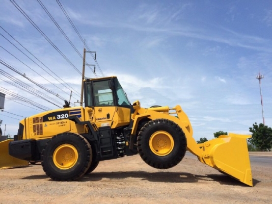 ขายรถตักล้อยาง KOMATSU WA320-5 รถนอกนำเข้าจากญี่ปุ่น สภาพสวยพร้อมใช้