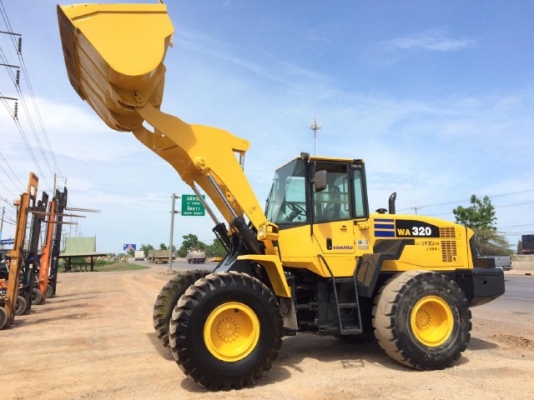 ขายรถตักล้อยาง KOMATSU WA320-5 รถนอกนำเข้าจากญี่ปุ่น สภาพสวยพร้อมใช้