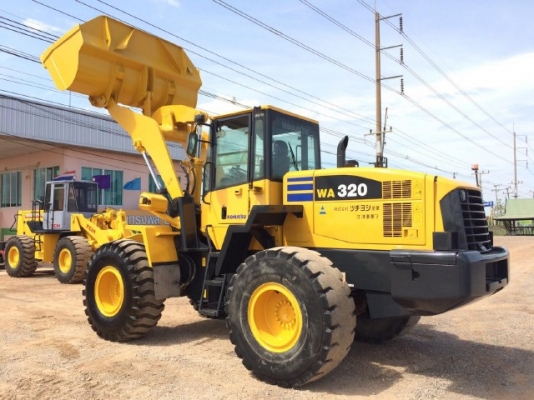 ขายรถตักล้อยาง KOMATSU WA320-5 รถนอกนำเข้าจากญี่ปุ่น สภาพสวยพร้อมใช้
