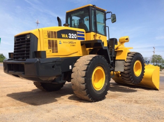 ขายรถตักล้อยาง KOMATSU WA320-5 รถนอกนำเข้าจากญี่ปุ่น สภาพสวยพร้อมใช้
