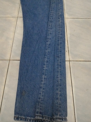 813-ยีนส์Levi's 501 ผ้าทราย ของแท้ มือสอง เอว 35 ยาว 30นิ้วครึ่ง เนื้อทรายสวย ตะเข็บสวย