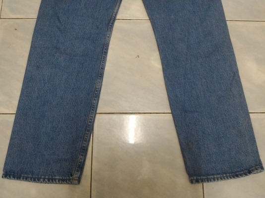 813-ยีนส์Levi's 501 ผ้าทราย ของแท้ มือสอง เอว 35 ยาว 30นิ้วครึ่ง เนื้อทรายสวย ตะเข็บสวย