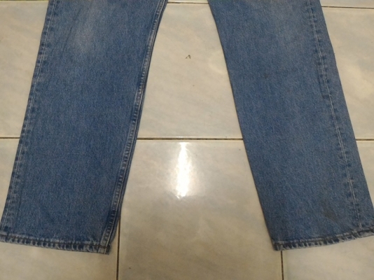813-ยีนส์Levi's 501 ผ้าทราย ของแท้ มือสอง เอว 35 ยาว 30นิ้วครึ่ง เนื้อทรายสวย ตะเข็บสวย