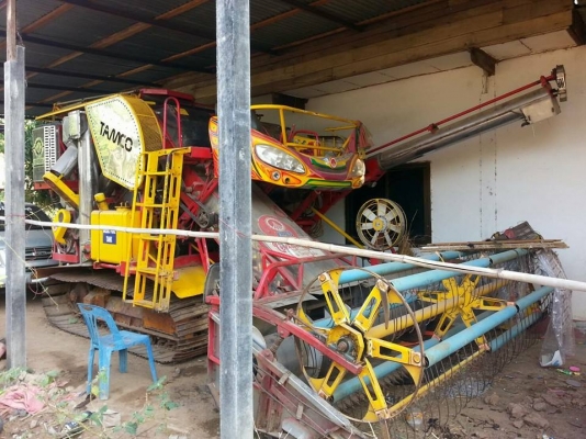 ขายรถเกี่ยวข้าว ไอ้หนุ่มไวไฟ ปี55 ใช้งานน้อย เกี่ยวแต่ข้าวนาปี รถสวยสภาพพร้อมใช้งาน ราคา1,050,000 สนใจโทร 090-8588220คุณนะ 093-3258446คุณบิว หรือเข้าดูสินค้าอื่นๆได้ที่ www.narong2truck.com หรือ www.truck.in.th/498 หรือเพจFacebook ณรงค์ ซื้อขายรถมือสอง (เ