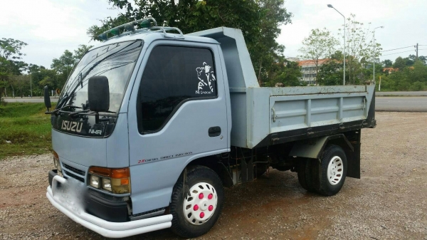 รถอีซูซู 6 ล้อดั้ม NKR 88 แรงม้า. ปี 40.    สนใจติดต่อ  081 - 6079515