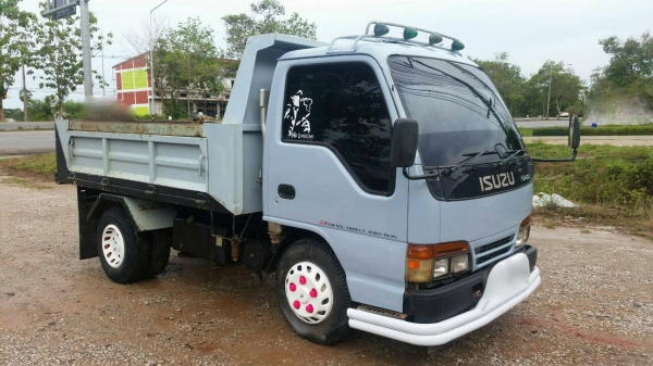 รถอีซูซู 6 ล้อดั้ม NKR 88 แรงม้า. ปี 40.    สนใจติดต่อ  081 - 6079515