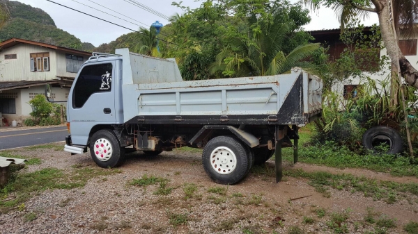 รถอีซูซู 6 ล้อดั้ม NKR 88 แรงม้า. ปี 40.    สนใจติดต่อ  081 - 6079515