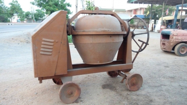 Sell> ขายโม่ผสมปูน โม่ลูกข่าง เฟืองยังไม่สึกแม้แต่น้อย ใช้งานครั้งเดียวจริงๆ เป็นของราชการ สภาพสวยไม่มีที่ติ เห็นแล้วเดินหนีไม่ออก