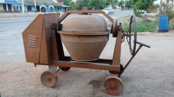 Sell> ขายโม่ผสมปูน โม่ลูกข่าง เฟืองยังไม่สึกแม้แต่น้อย ใช้งานครั้งเดียวจริงๆ เป็นของราชการ สภาพสวยไม่มีที่ติ เห็นแล้วเดินหนีไม่ออก