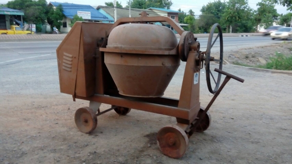 Sell> ขายโม่ผสมปูน โม่ลูกข่าง เฟืองยังไม่สึกแม้แต่น้อย ใช้งานครั้งเดียวจริงๆ เป็นของราชการ สภาพสวยไม่มีที่ติ เห็นแล้วเดินหนีไม่ออก