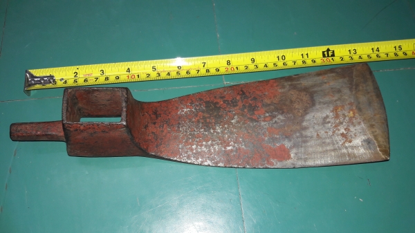 ขายจอบหงอนโบราณตราขวานไขว้เหล็กดียาว13" หน้าจอบ4" สวยๆ